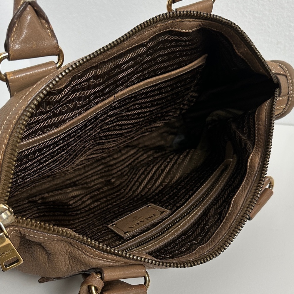 💯Authentic Prada Leather Handbag🍀 - Picture 3 of 17